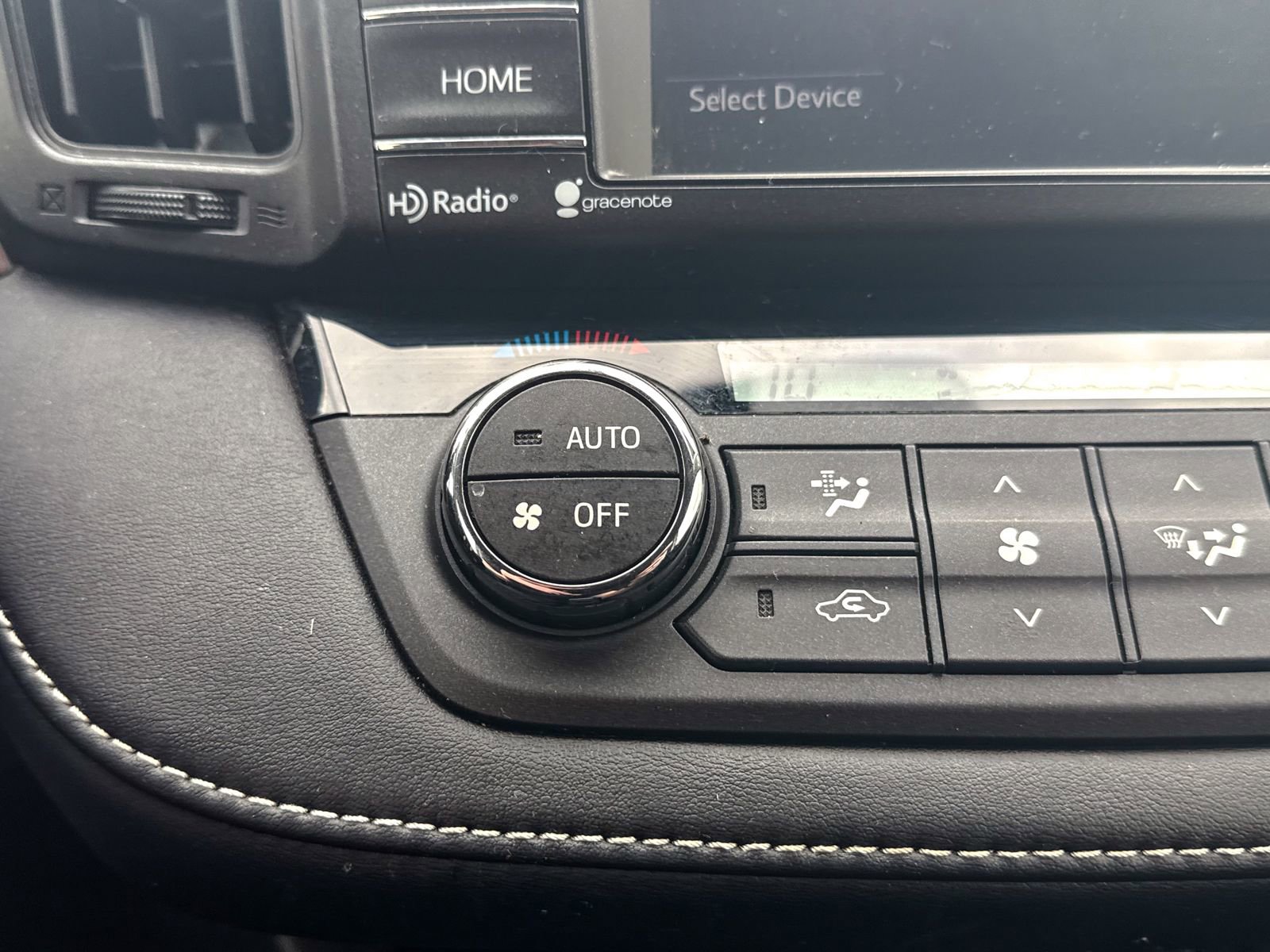 Used 2016 Toyota RAV4 XLE AWD/4WD image 33