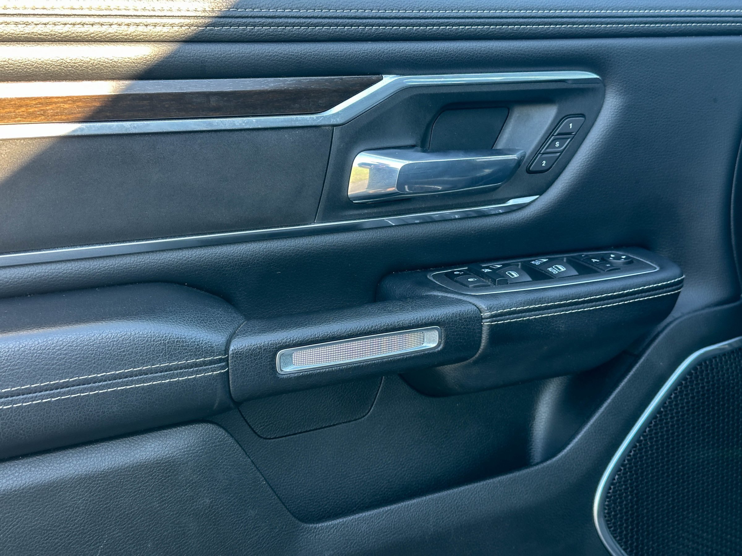 Used 2022 RAM 1500 Laramie RWD image 16