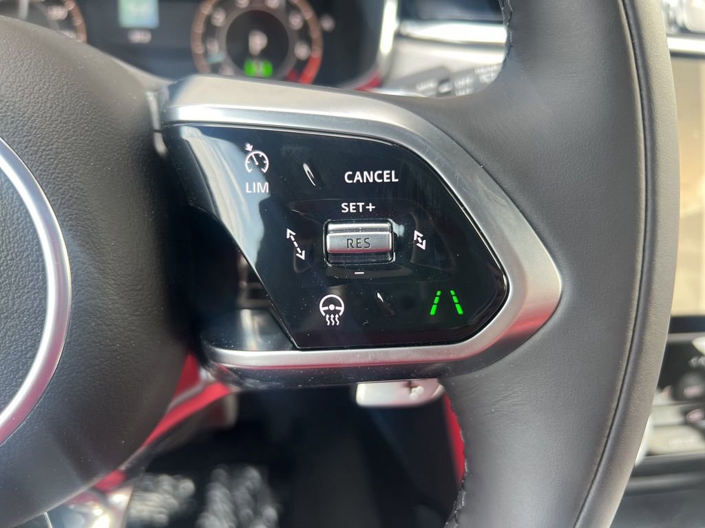 Used 2025 Jaguar F-PACE R-Dynamic S image 22