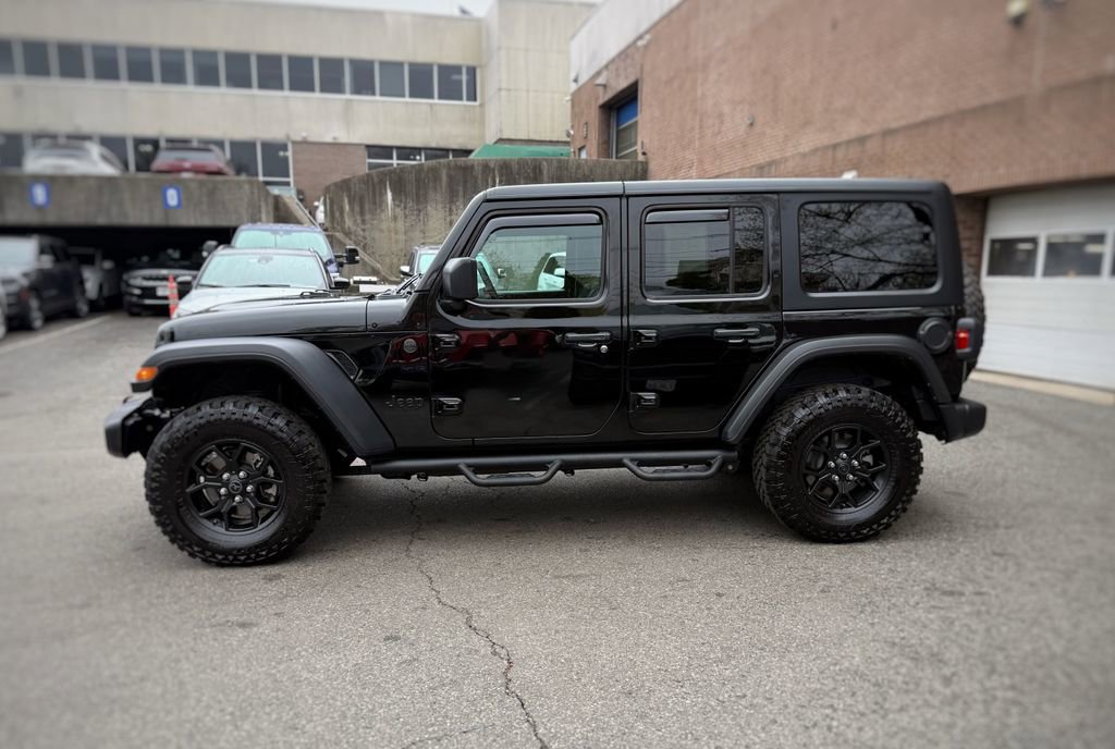Used 2025 Jeep Wrangler Willys AWD/4WD image 14