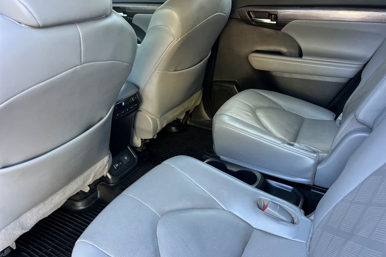 Used 2022 Toyota Highlander Platinum AWD/4WD image 4