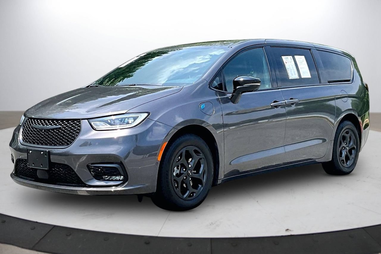 Used 2023 Chrysler Pacifica Limited w/ S Appearance Package FWD image 4