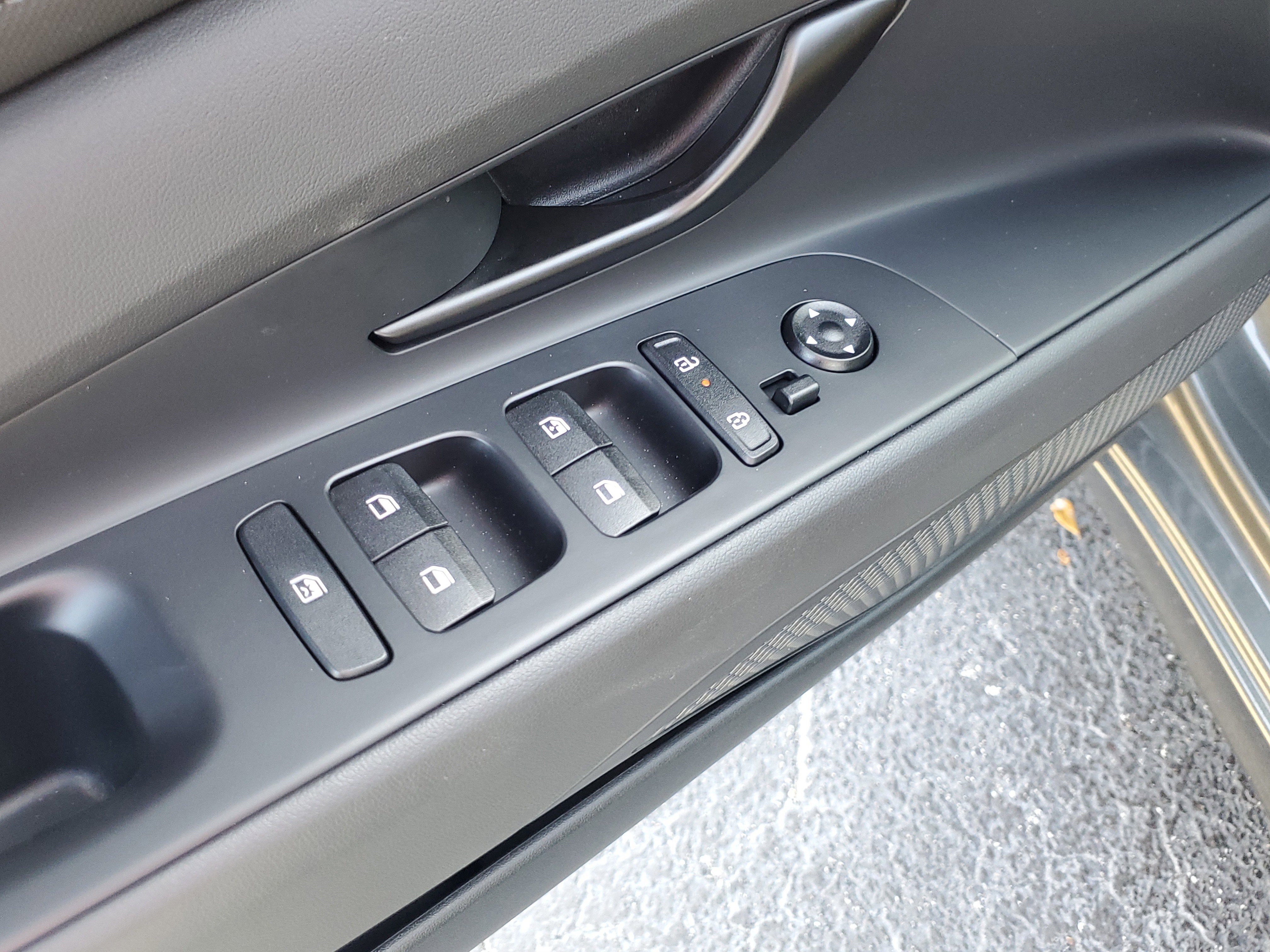 Used 2025 Hyundai Elantra Sport image 17