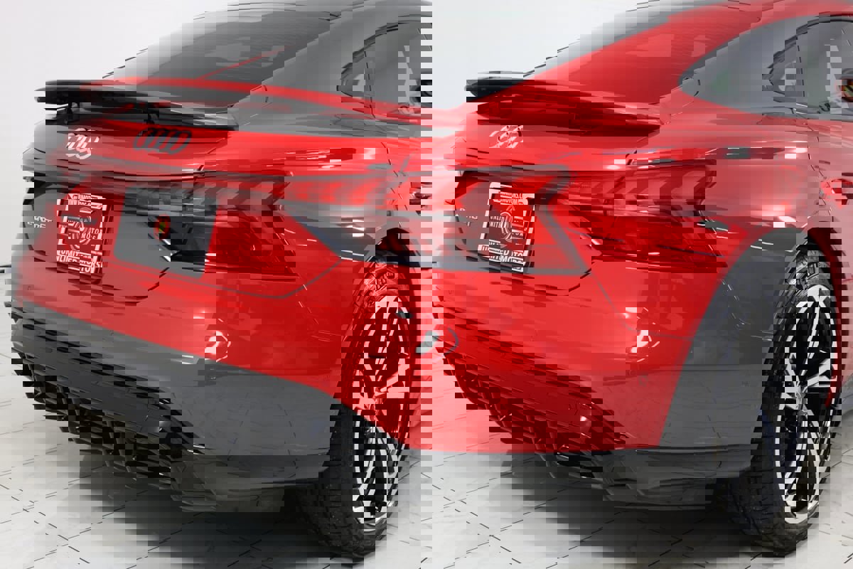 Used 2022 Audi e-tron GT Prestige image 43