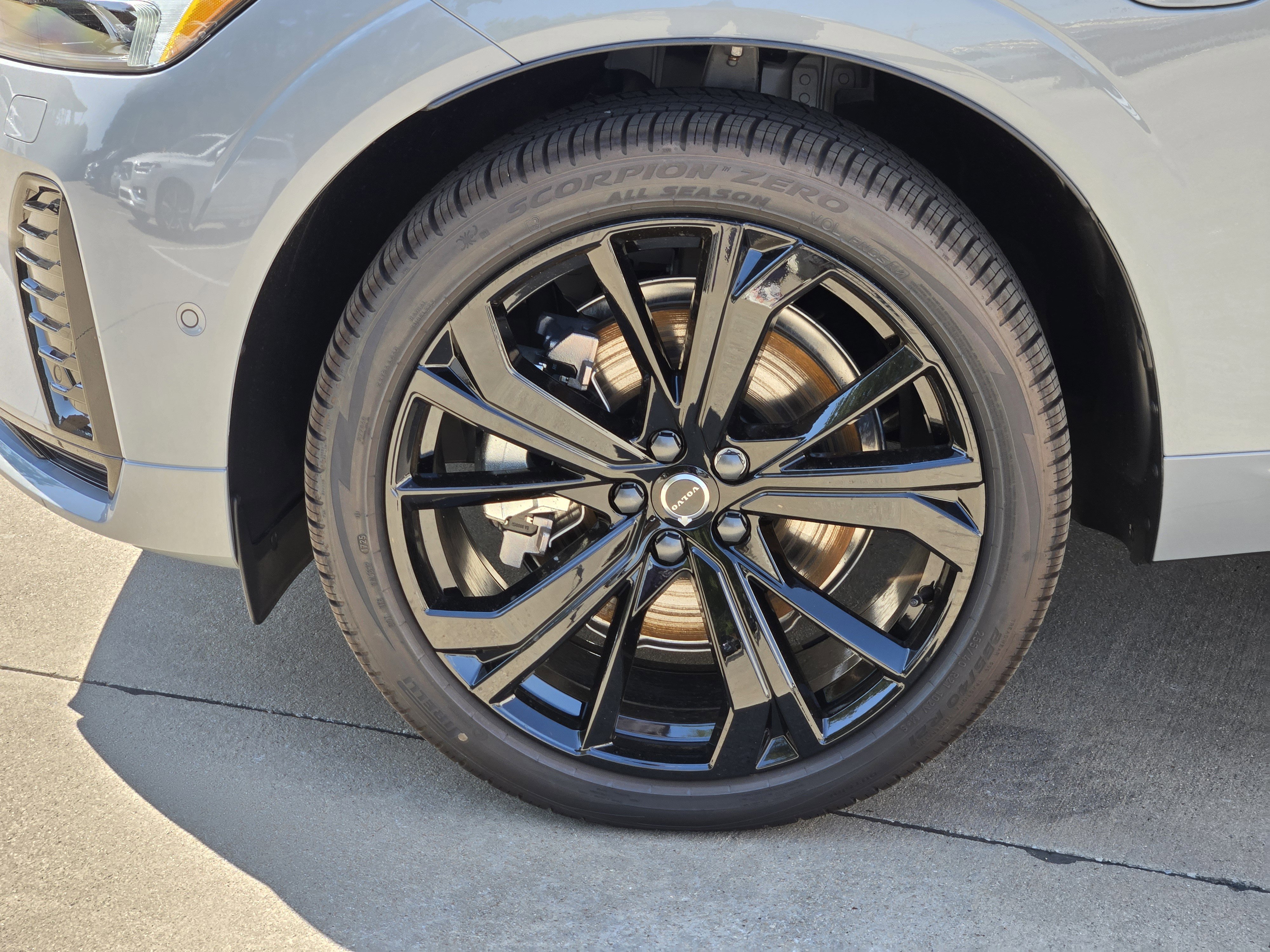 New 2026 Volvo XC60 T8 Ultra w/ Protection Package Premier image 11