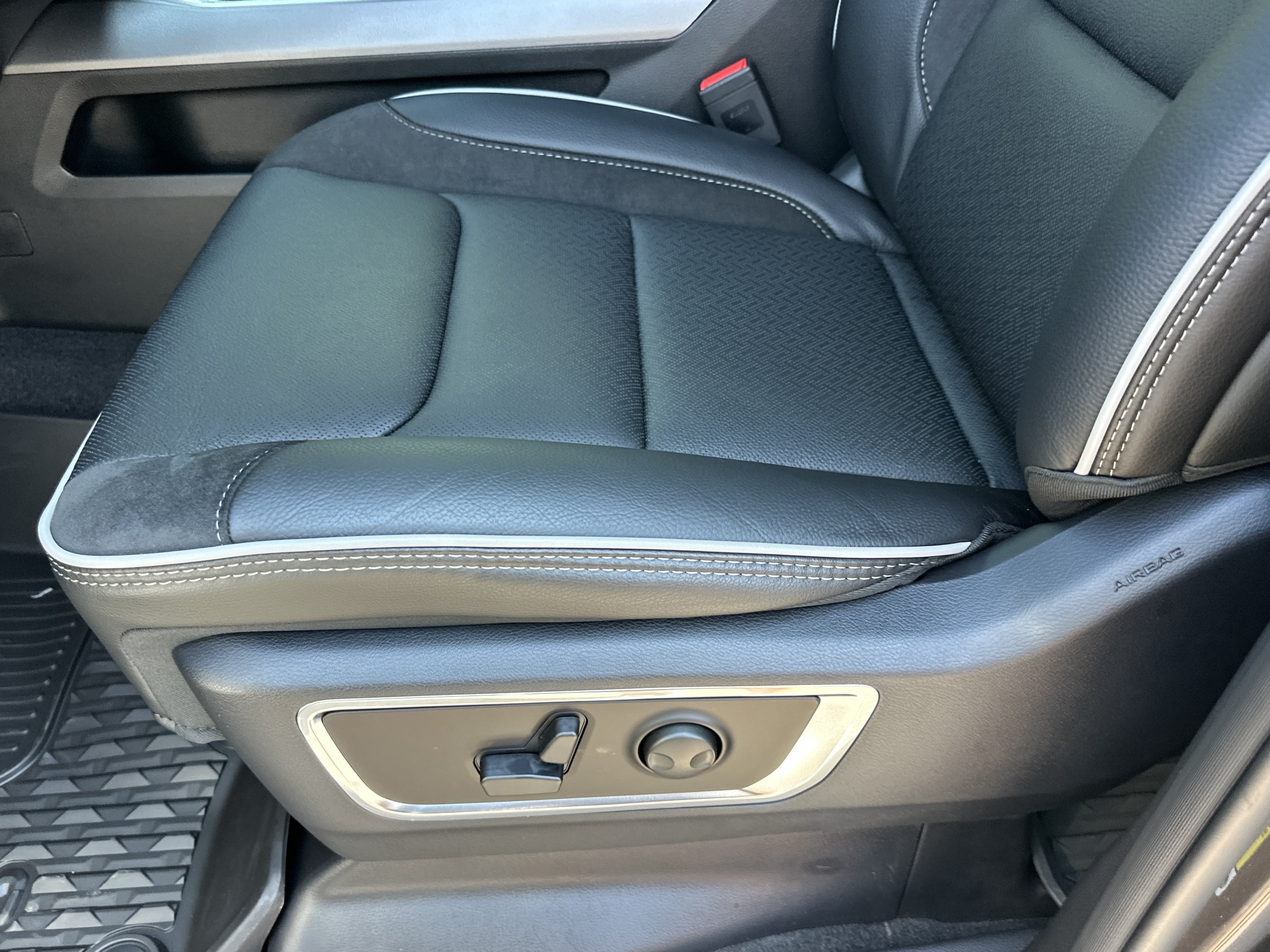 New 2027 RAM 1500 Laramie w/ Night Edition AWD/4WD image 30