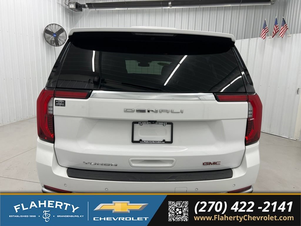 Used 2025 GMC Yukon XL Denali AWD/4WD image 4