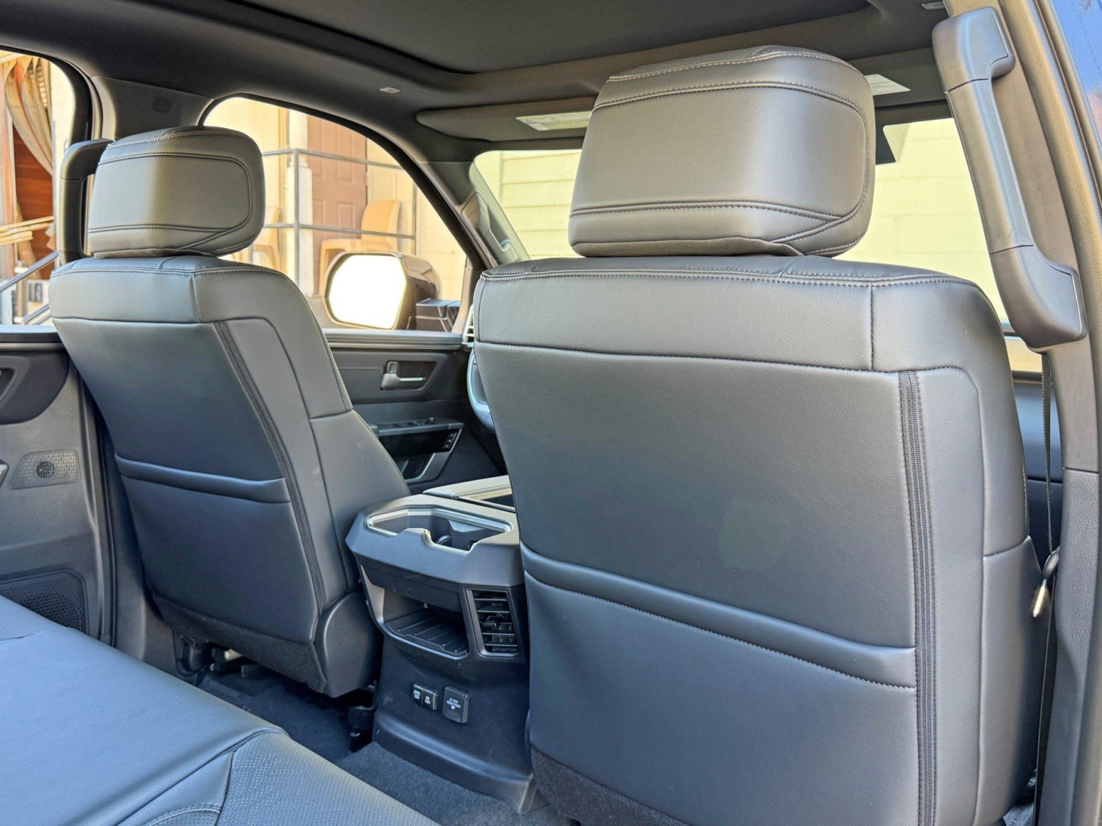Used 2025 Toyota Tundra Limited AWD/4WD image 40