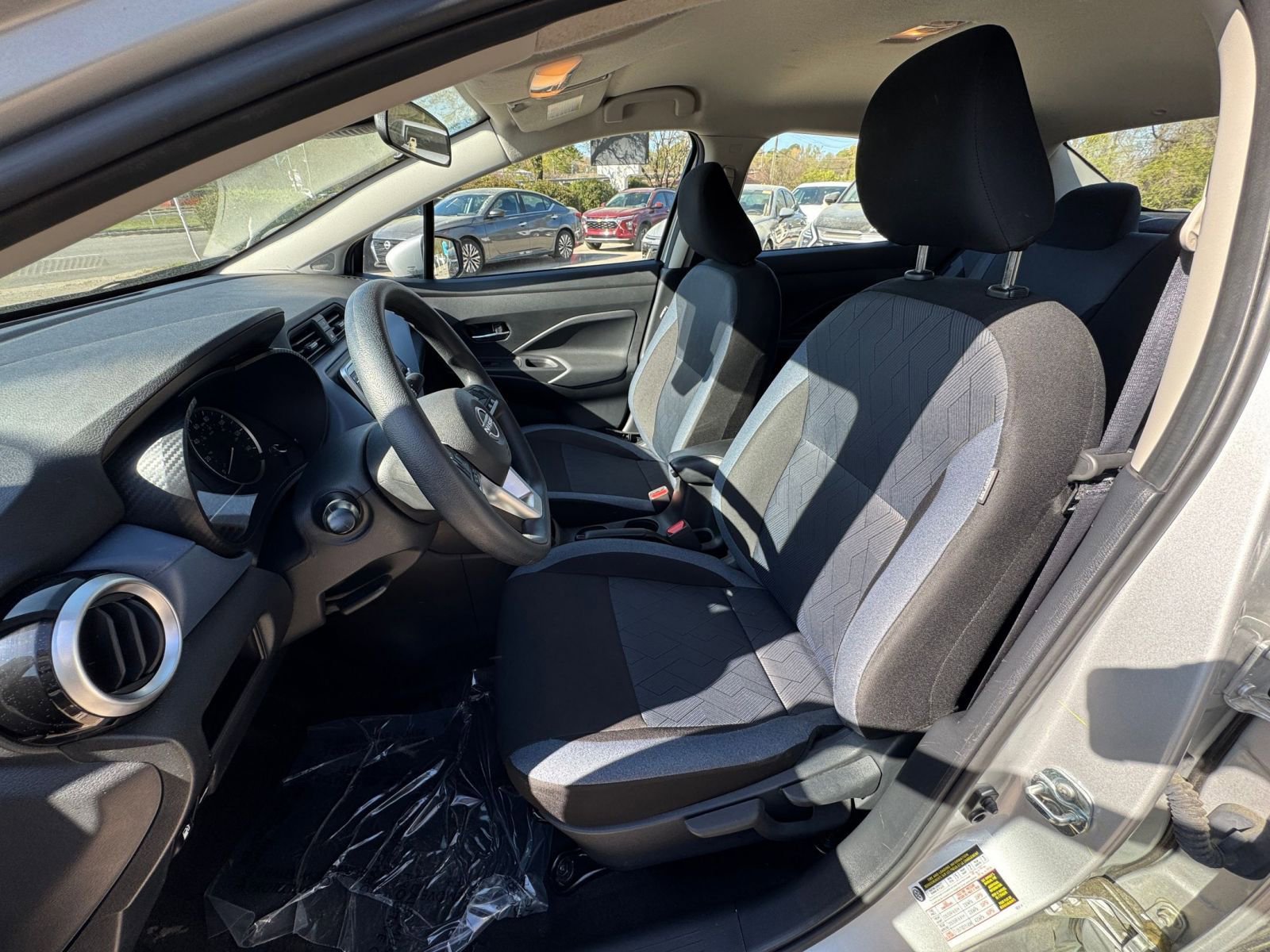 Used 2025 Nissan Versa SV image 32