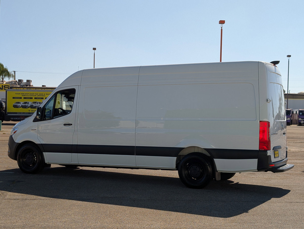 Used 2024 Mercedes-Benz eSprinter 170 Cargo image 5