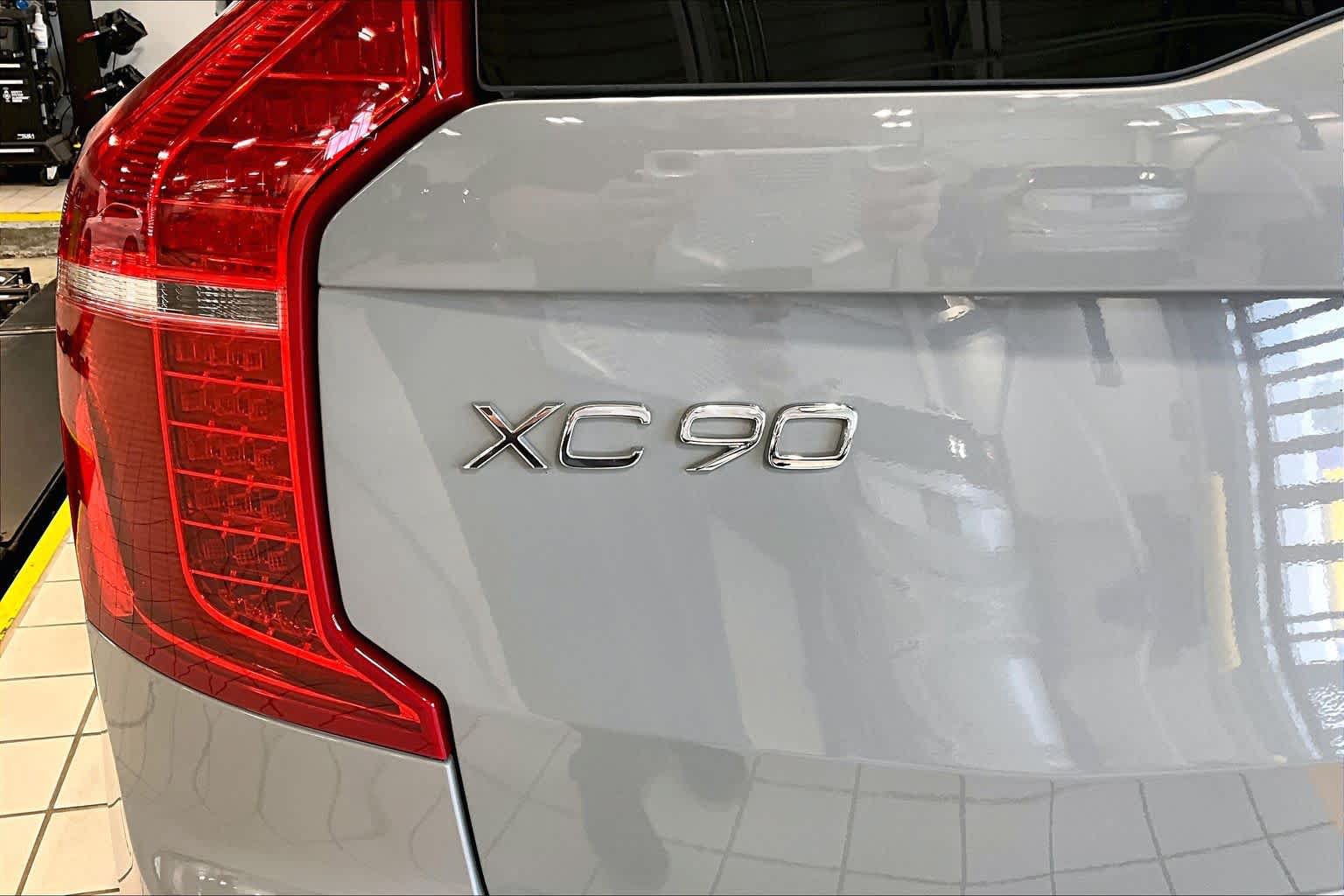 Used 2025 Volvo XC90 T8 Plus w/ Protection Package AWD/4WD image 31