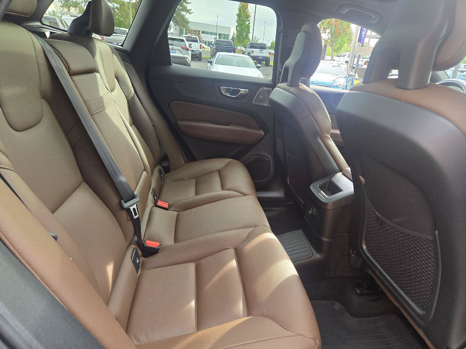 Used 2018 Volvo XC60 T8 Inscription w/ Advanced Package AWD/4WD image 13