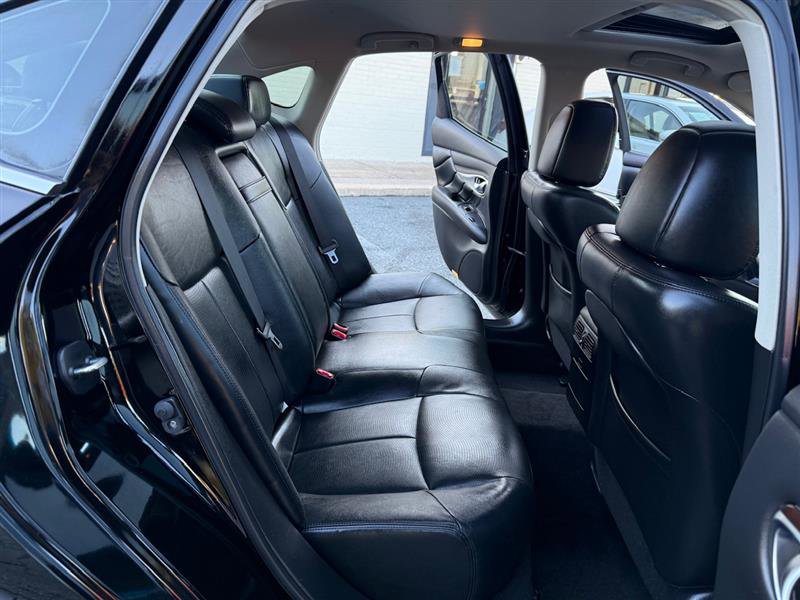 Used 2019 INFINITI Q70 Luxe image 20