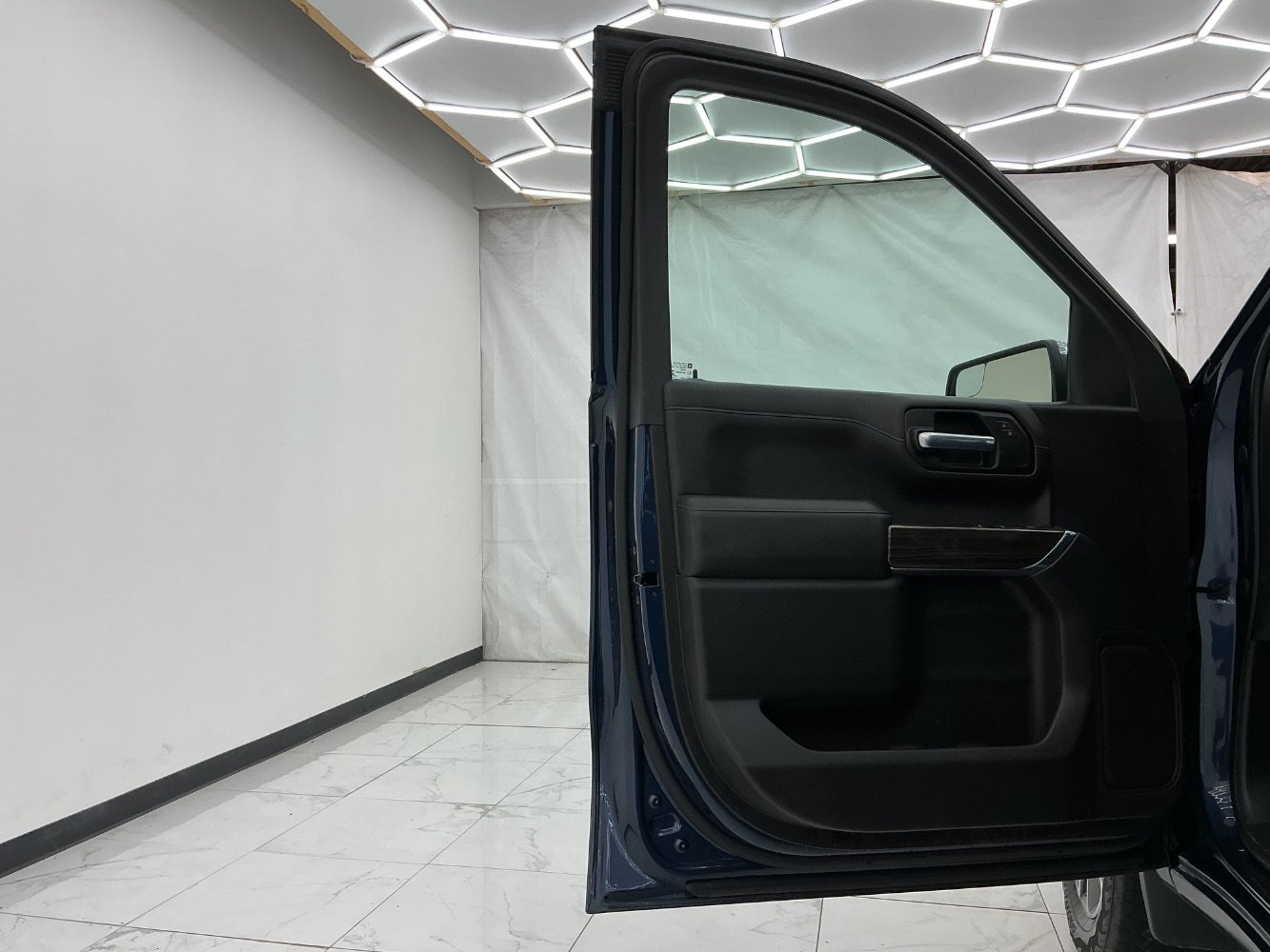 Used 2022 Chevrolet Silverado 1500 LT AWD/4WD image 18