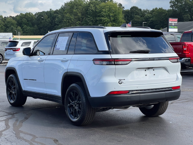 Used 2024 Jeep Grand Cherokee Altitude AWD/4WD image 8