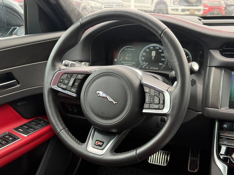Used 2020 Jaguar XF S AWD/4WD image 18