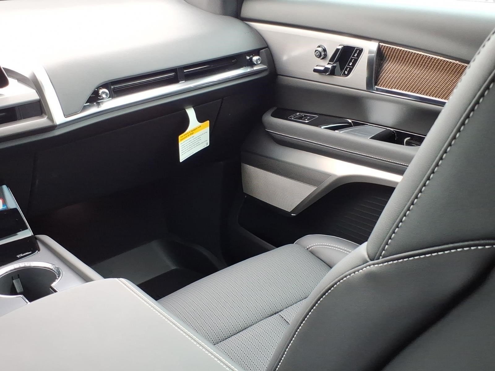 New 2027 Cadillac Vistiq Luxury w/ LPO, Floor Liner Package AWD/4WD image 10