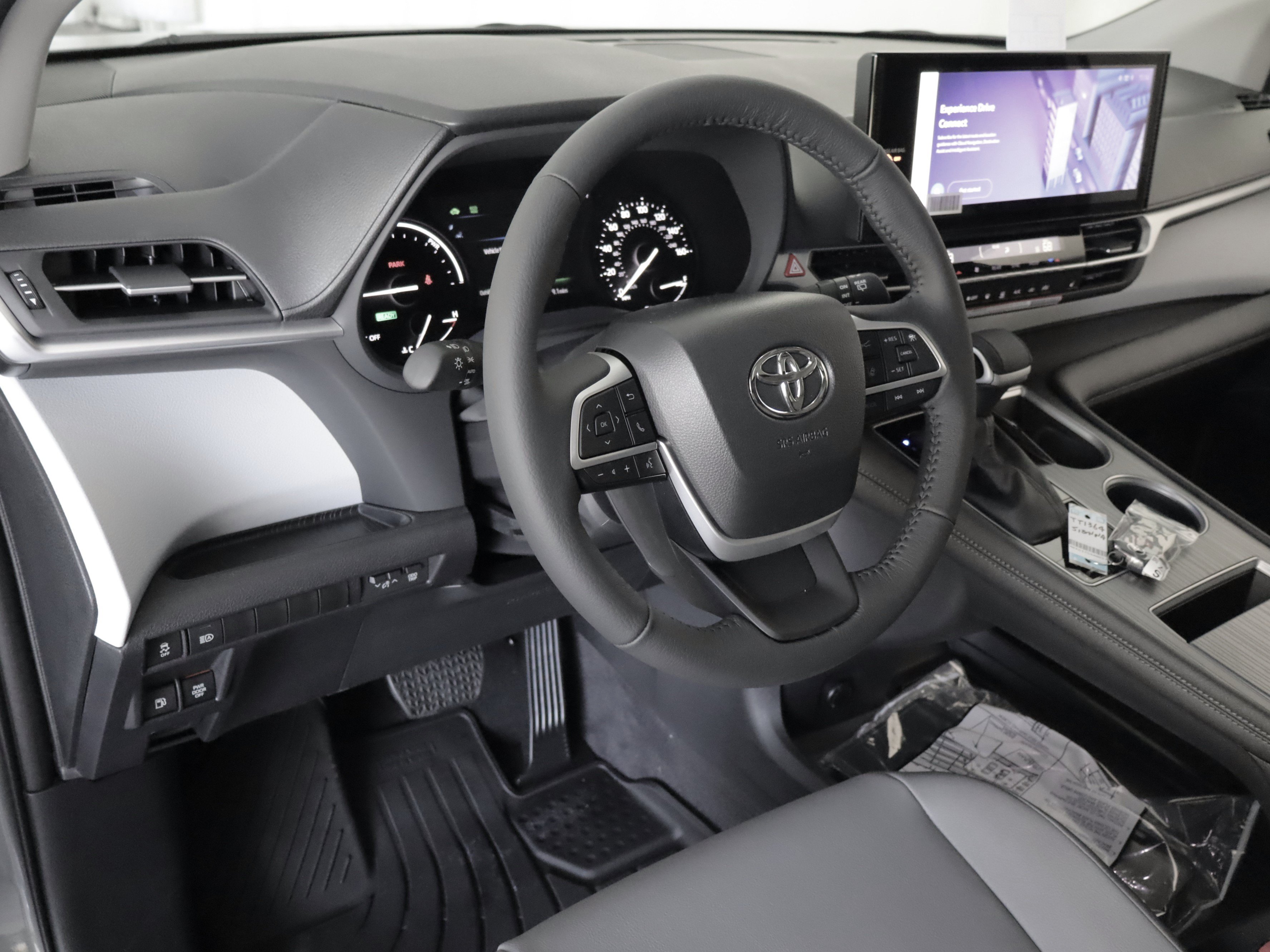 New 2026 Toyota Sienna XLE FWD image 9