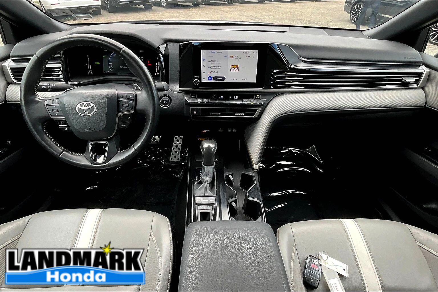 Used 2025 Toyota Camry SE FWD image 14