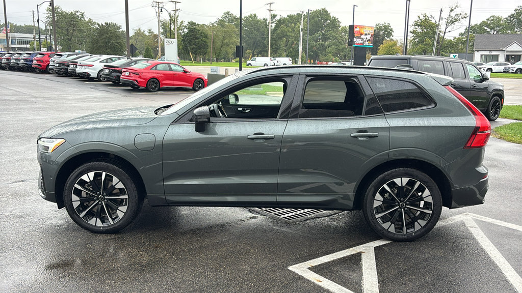 New 2027 Volvo XC60 T8 Plus AWD/4WD image 3