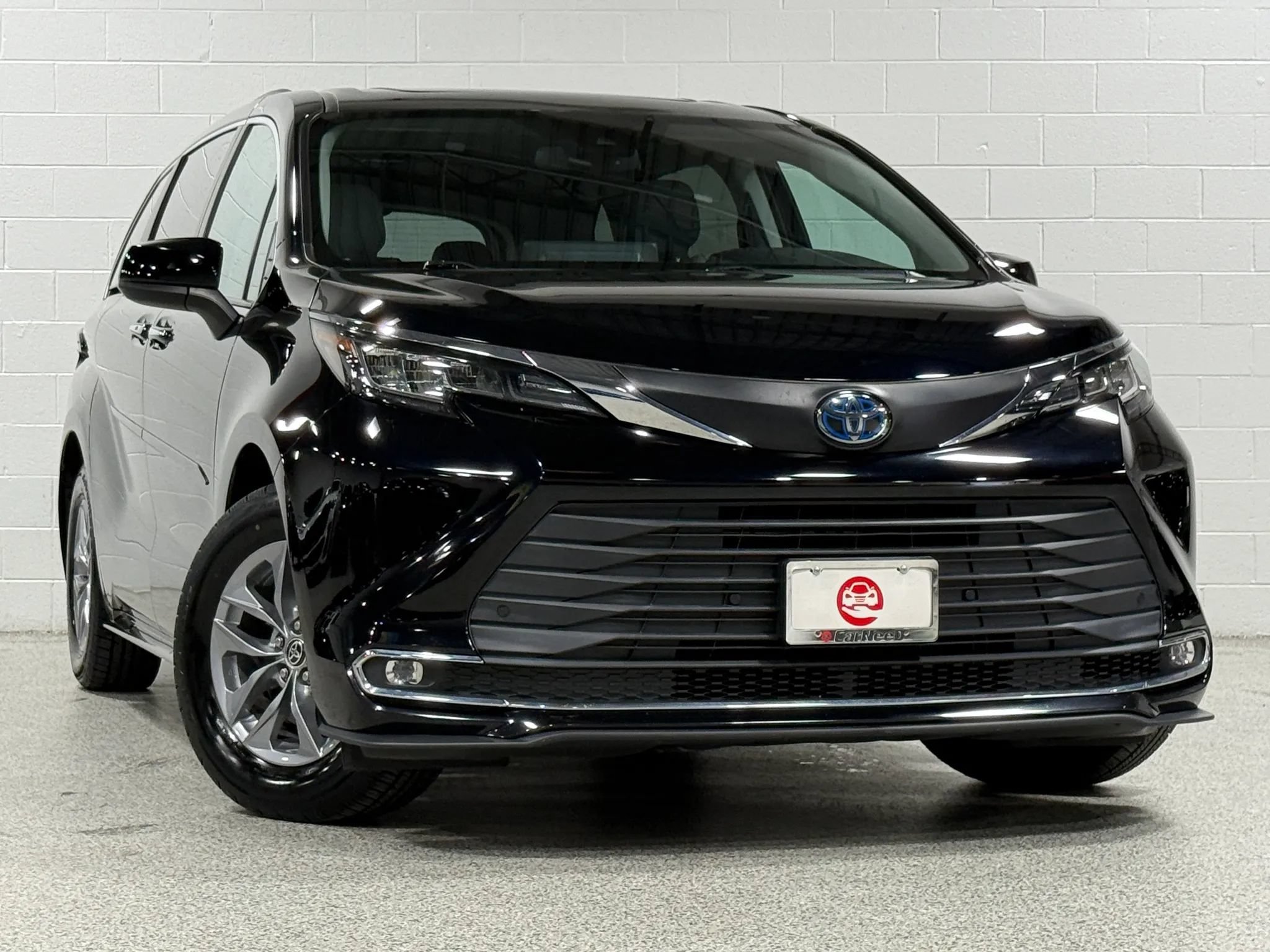 Used 2021 Toyota Sienna XLE FWD image 4