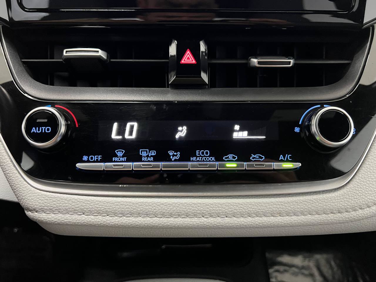 Used 2020 Toyota Corolla SE FWD image 21