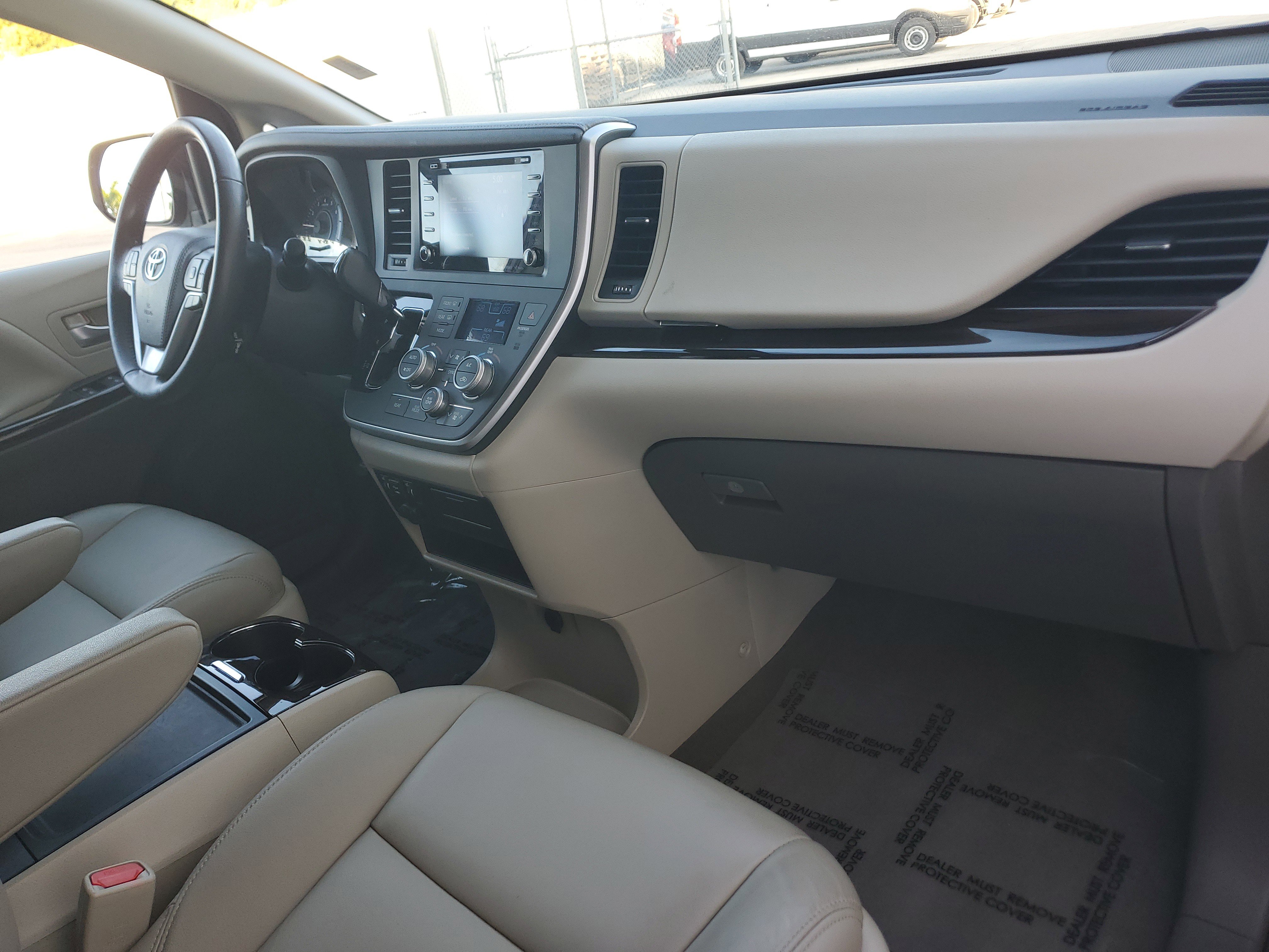 Used 2020 Toyota Sienna XLE image 21