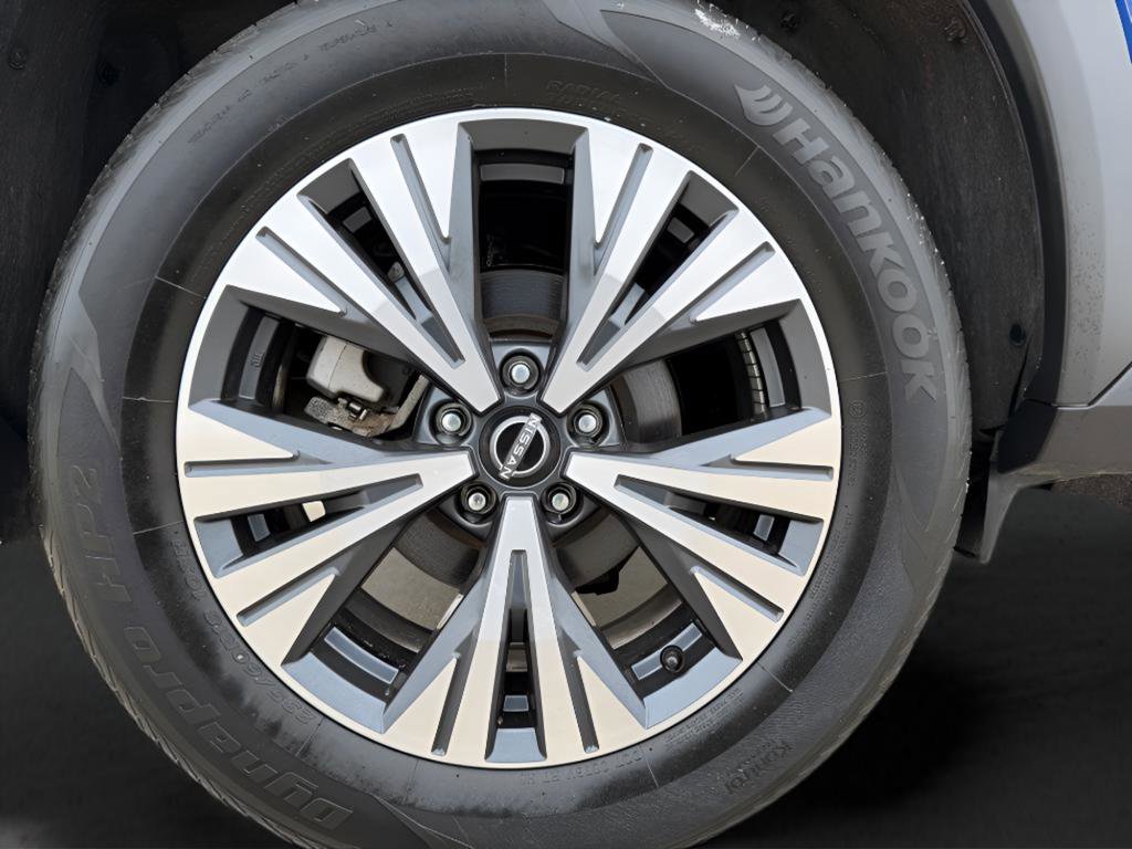 Certified 2022 Nissan Rogue SV image 30