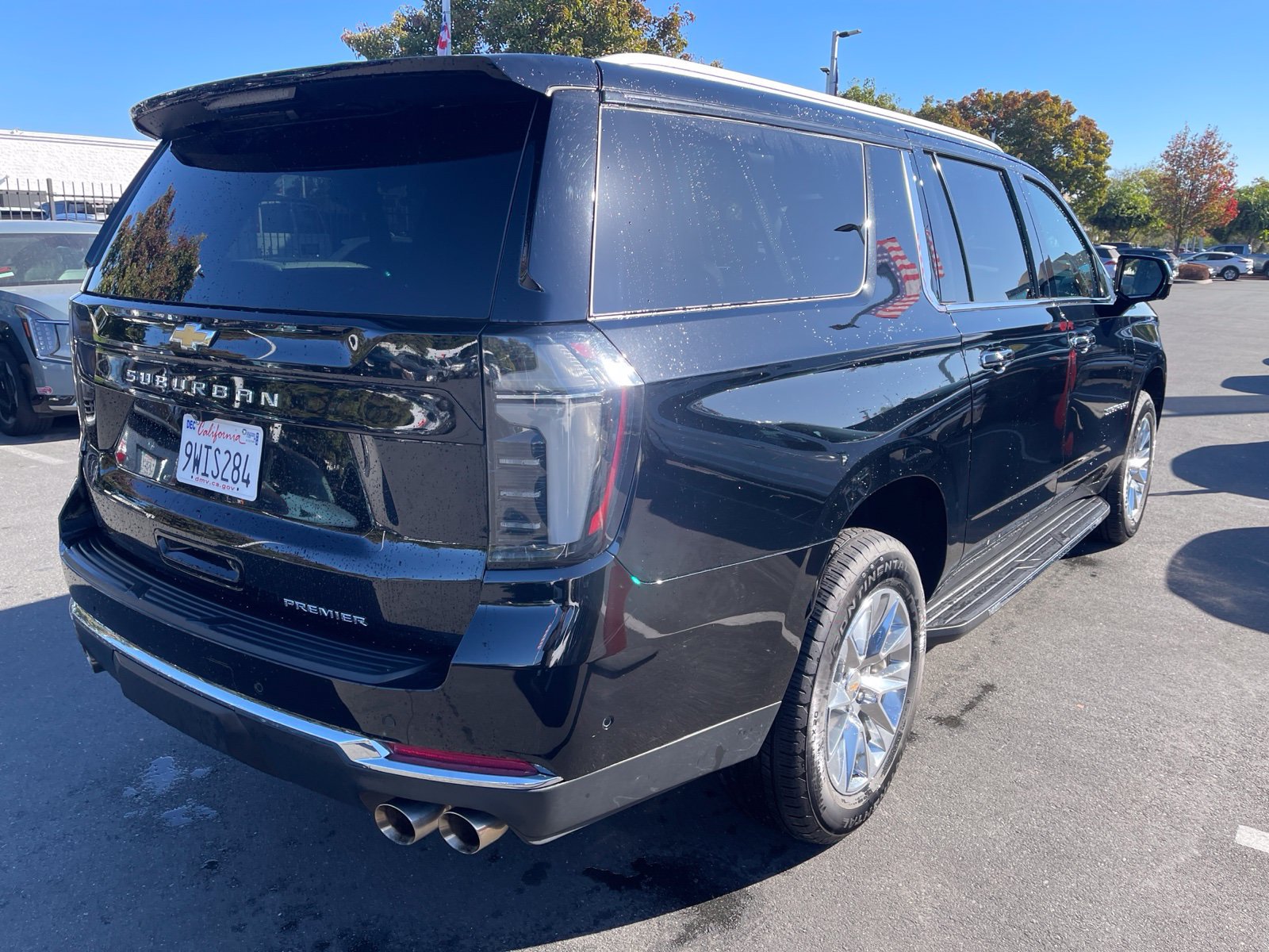 Used 2026 Chevrolet Suburban Premier AWD/4WD image 2