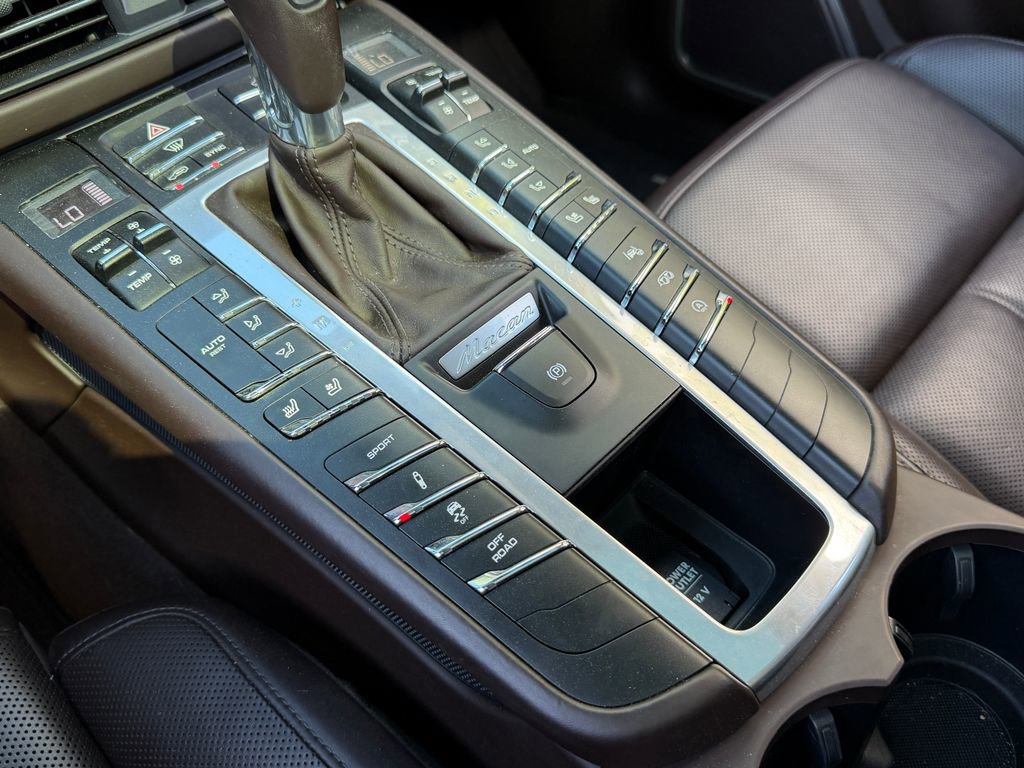 Used 2020 Porsche Macan Turbo AWD/4WD image 30