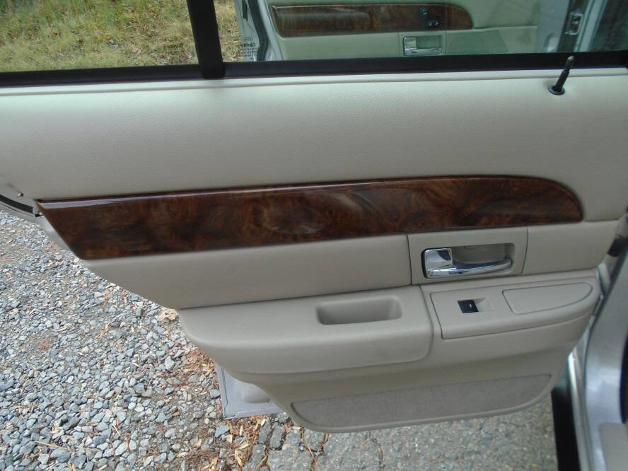 Used 2010 Mercury Grand Marquis LS image 18