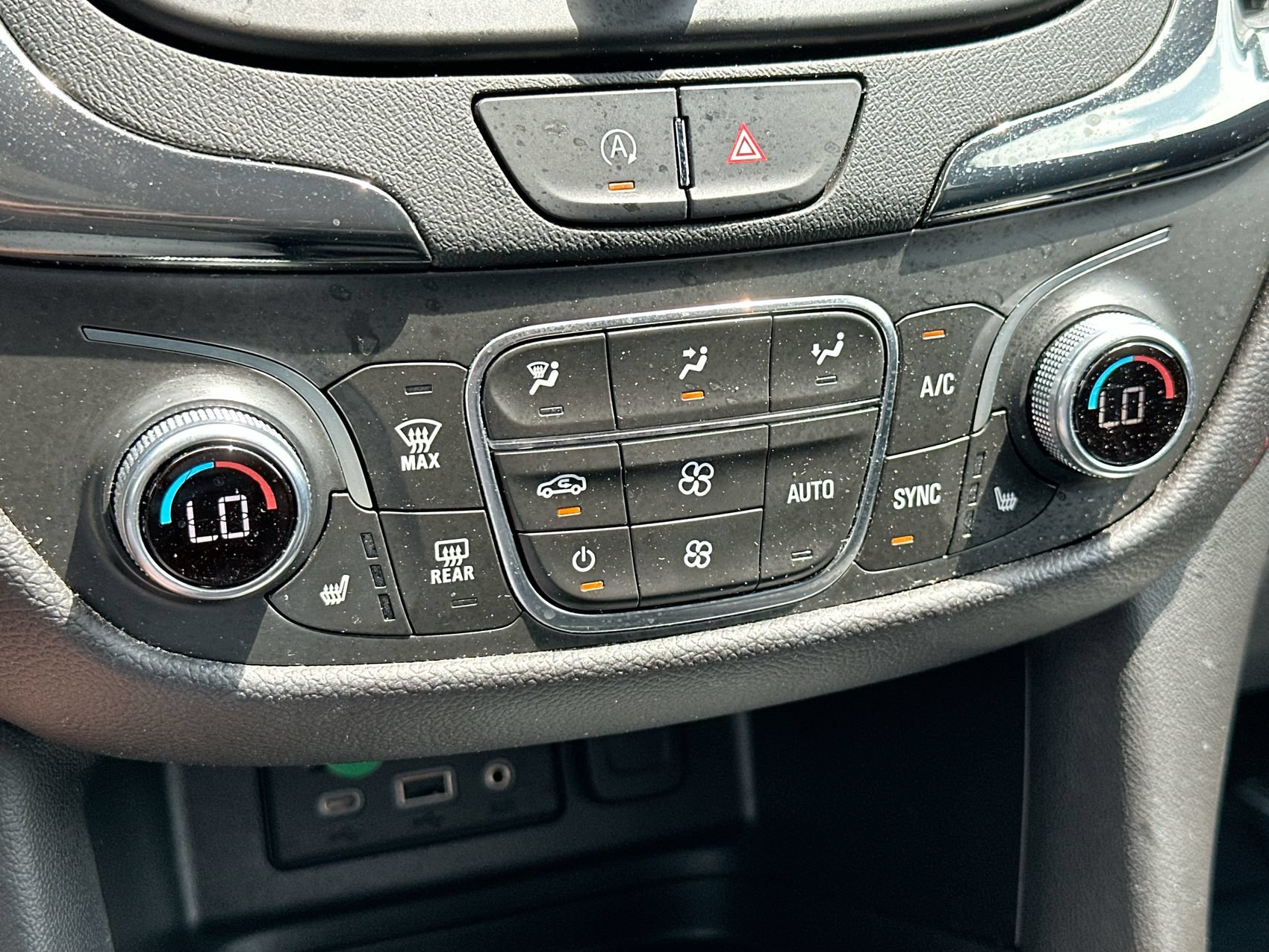 Used 2022 Chevrolet Equinox RS w/ RS Leather Package FWD image 19