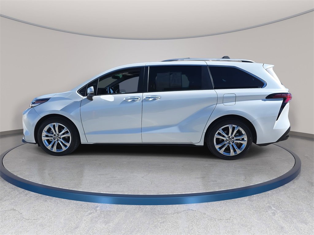 Used 2022 Toyota Sienna Platinum image 9