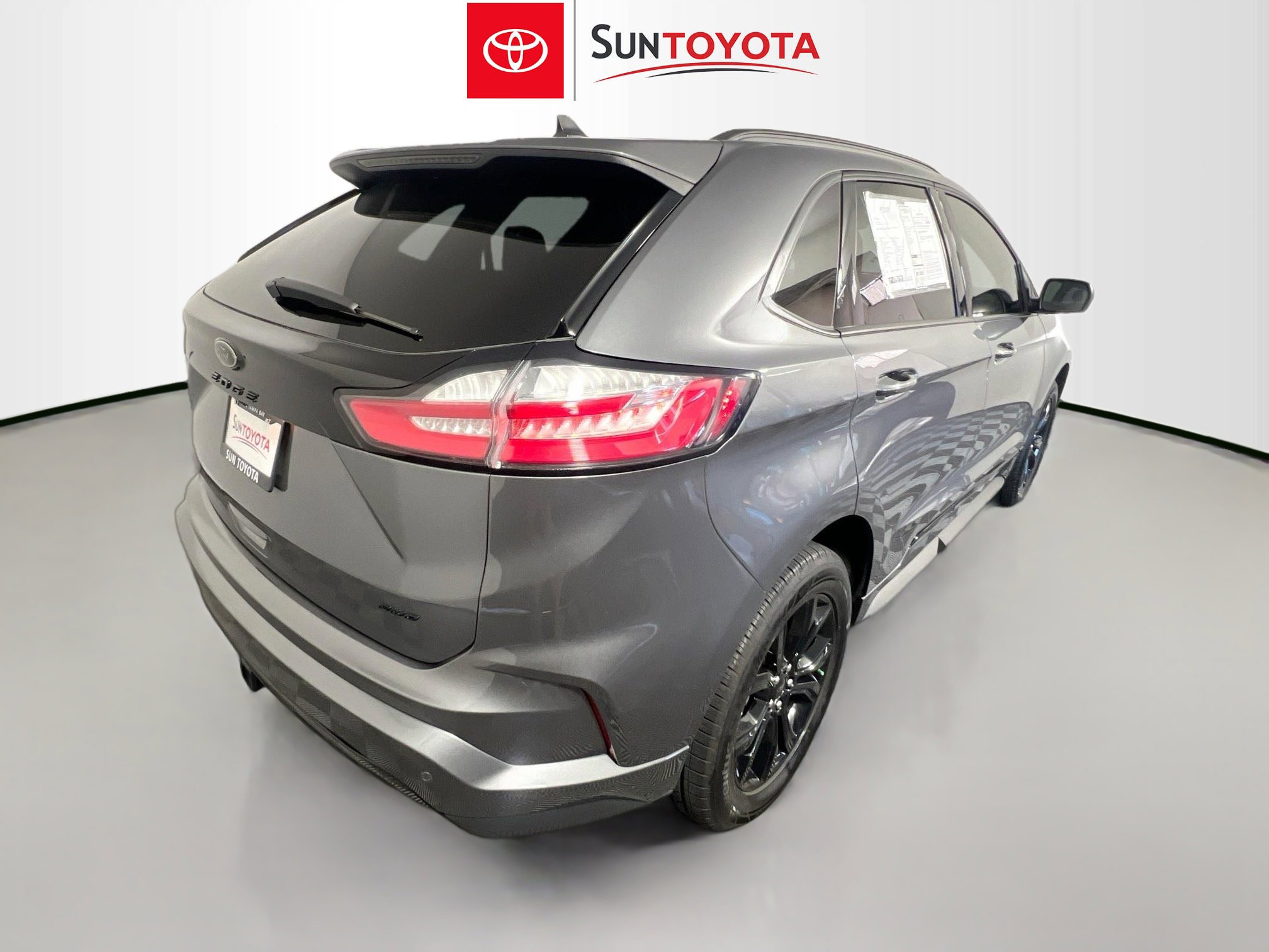 Used 2024 Ford Edge SE w/ Black Appearance Package image 4