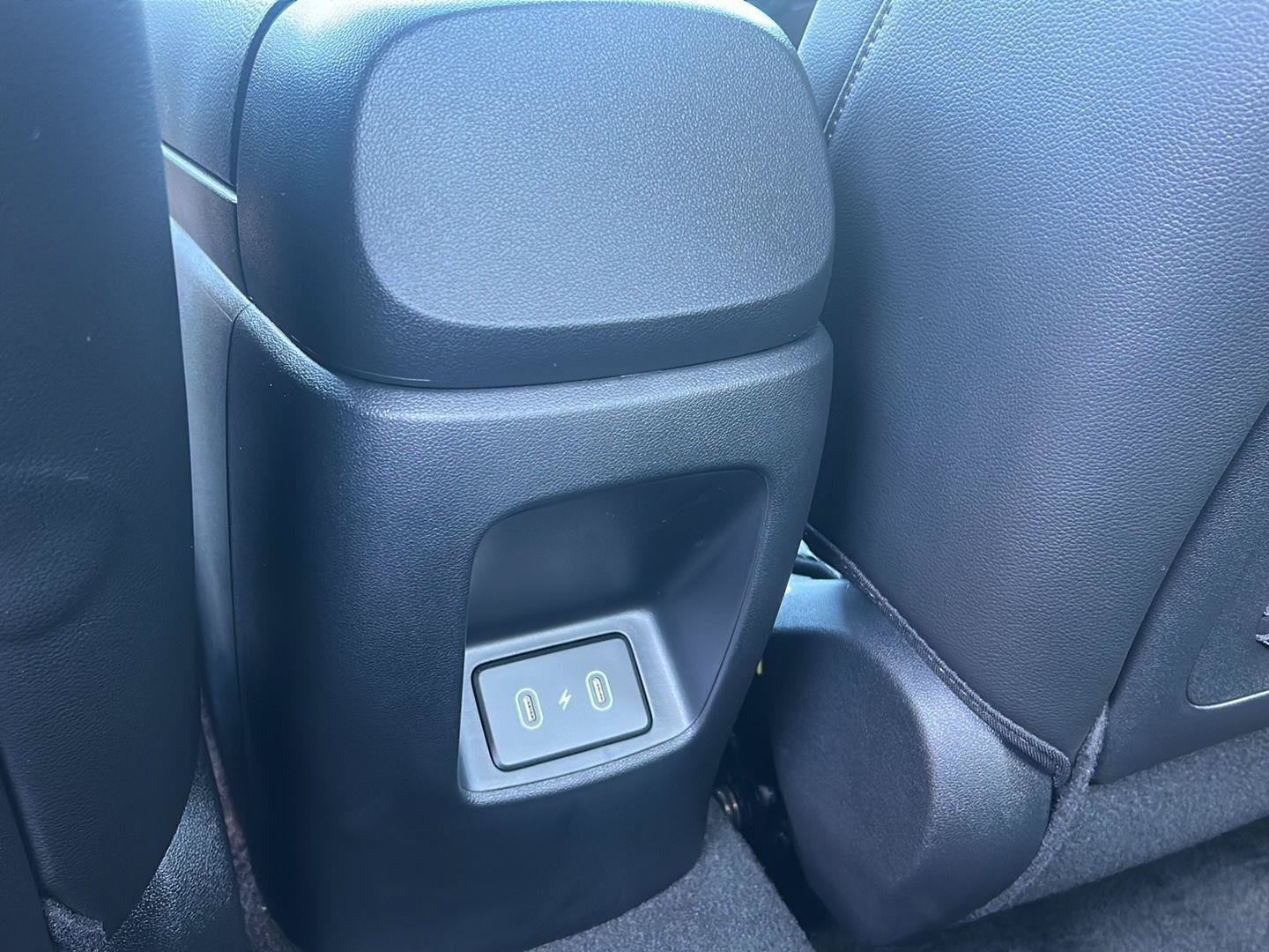 Certified 2025 Hyundai Elantra Limited FWD image 17