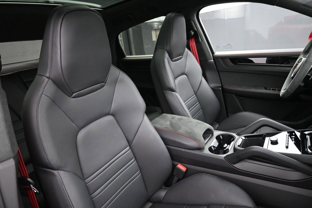 Certified 2026 Porsche Cayenne GTS AWD/4WD image 30