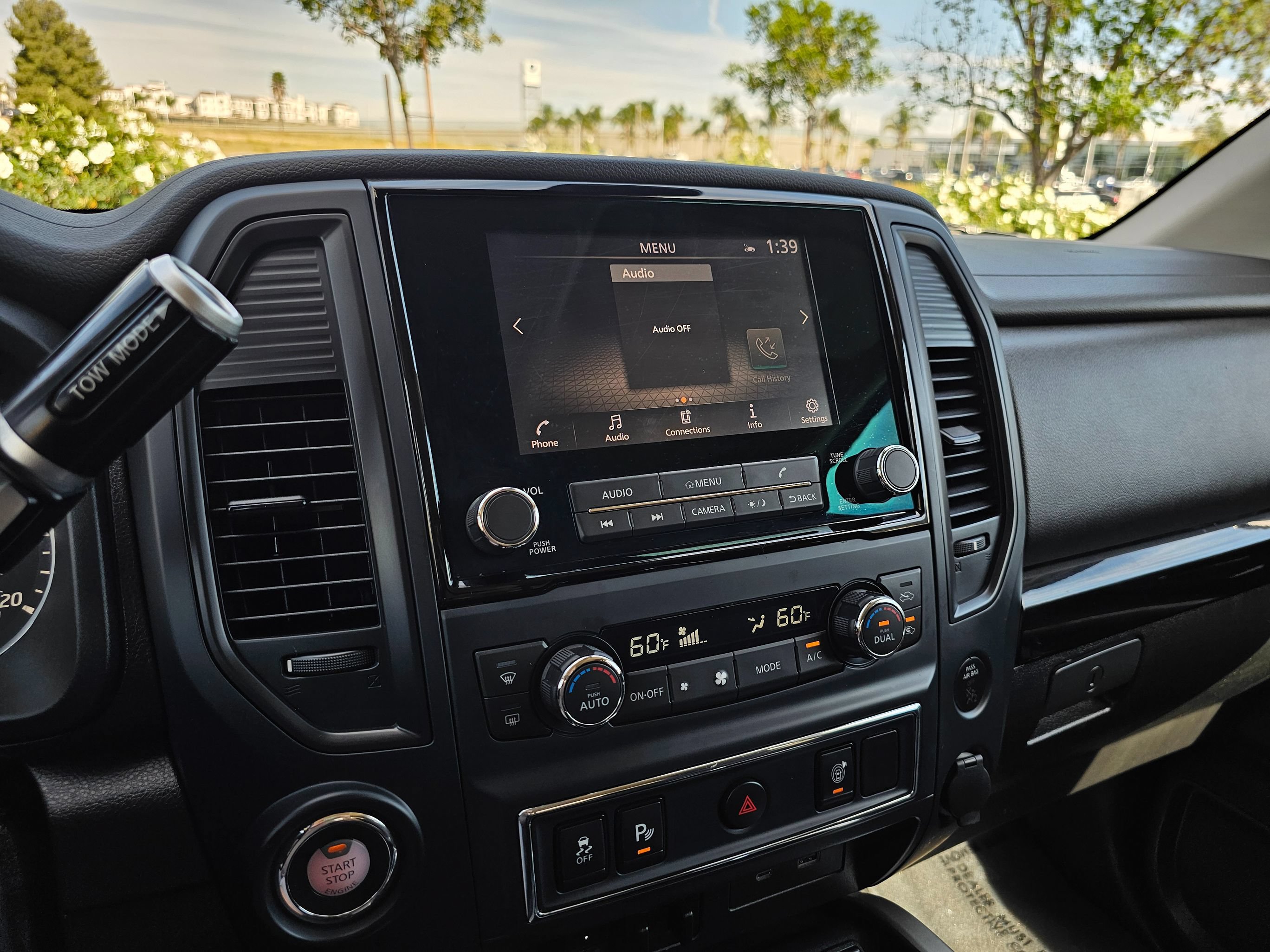Used 2024 Nissan Titan SV w/ SV Convenience Package RWD image 30
