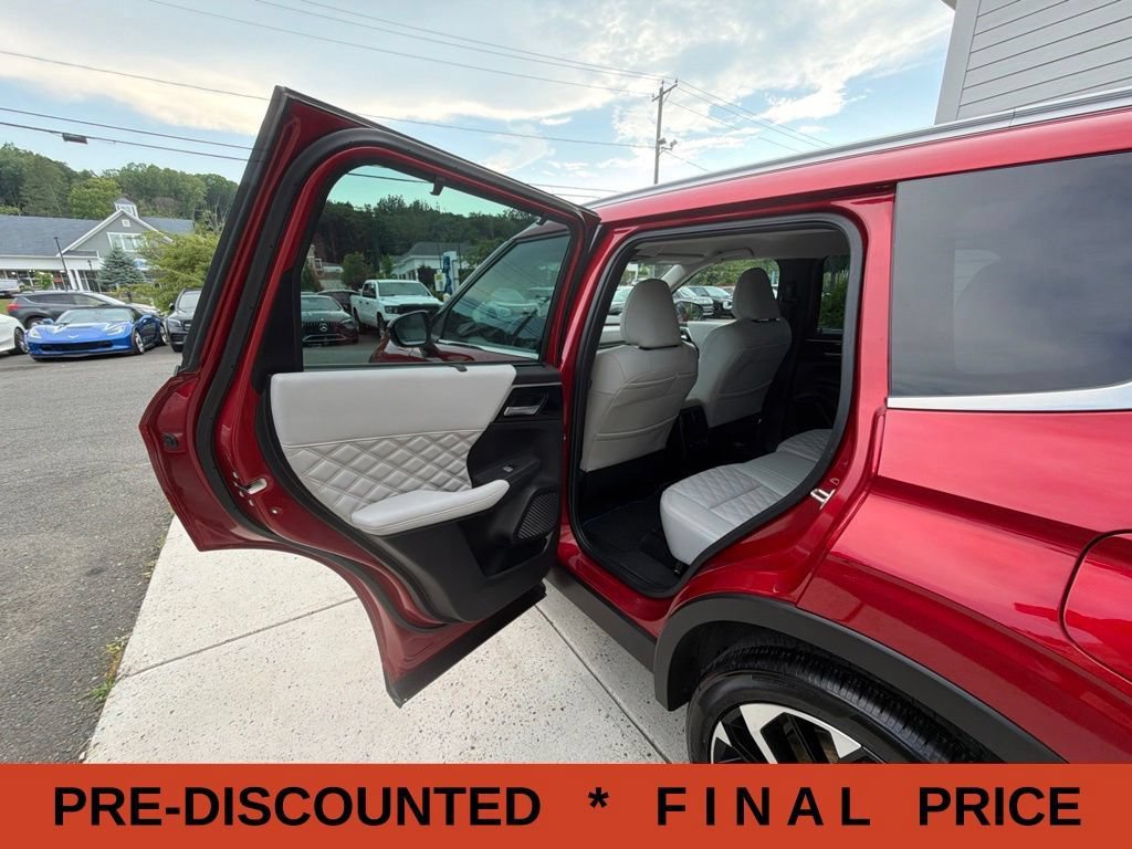 Used 2023 Mitsubishi Outlander SEL AWD/4WD image 51