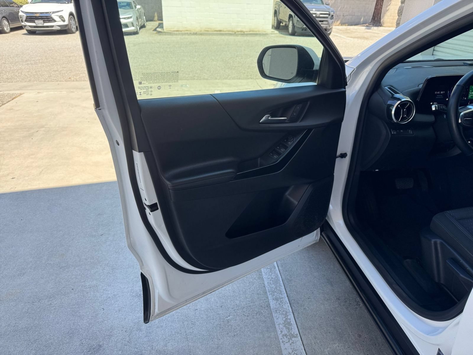 Used 2025 Chevrolet Equinox LT FWD image 18