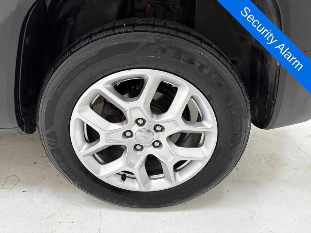 Used 2016 Jeep Renegade Latitude w/ Safety & Security Group image 8