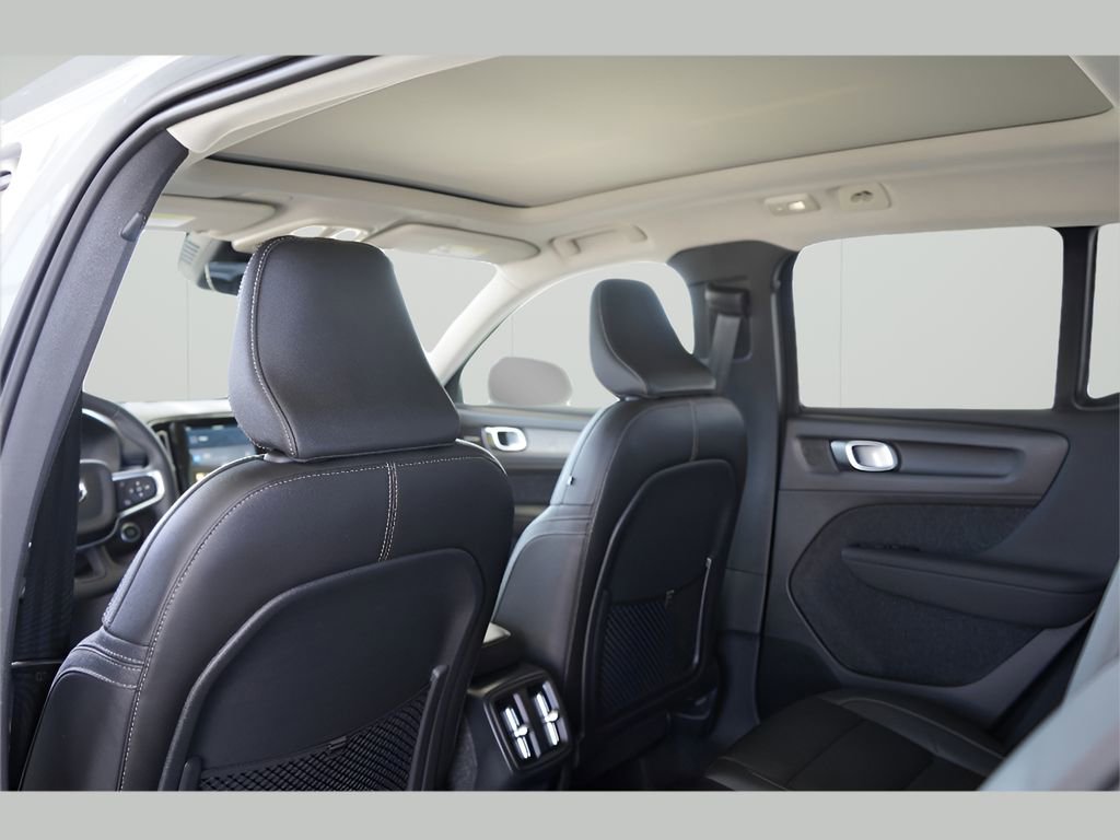 New 2025 Volvo XC40 B5 Ultra w/ Protection Package image 18