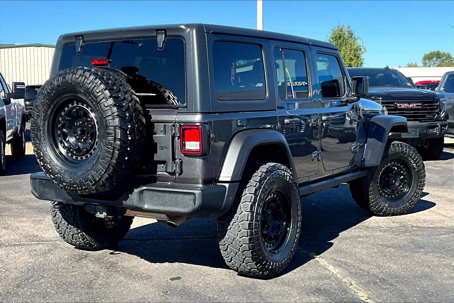 Used 2021 Jeep Wrangler Unlimited Willys image 2