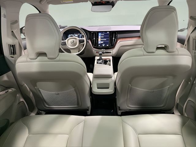 Used 2021 Volvo XC60 T5 Momentum w/ Premium Package image 33