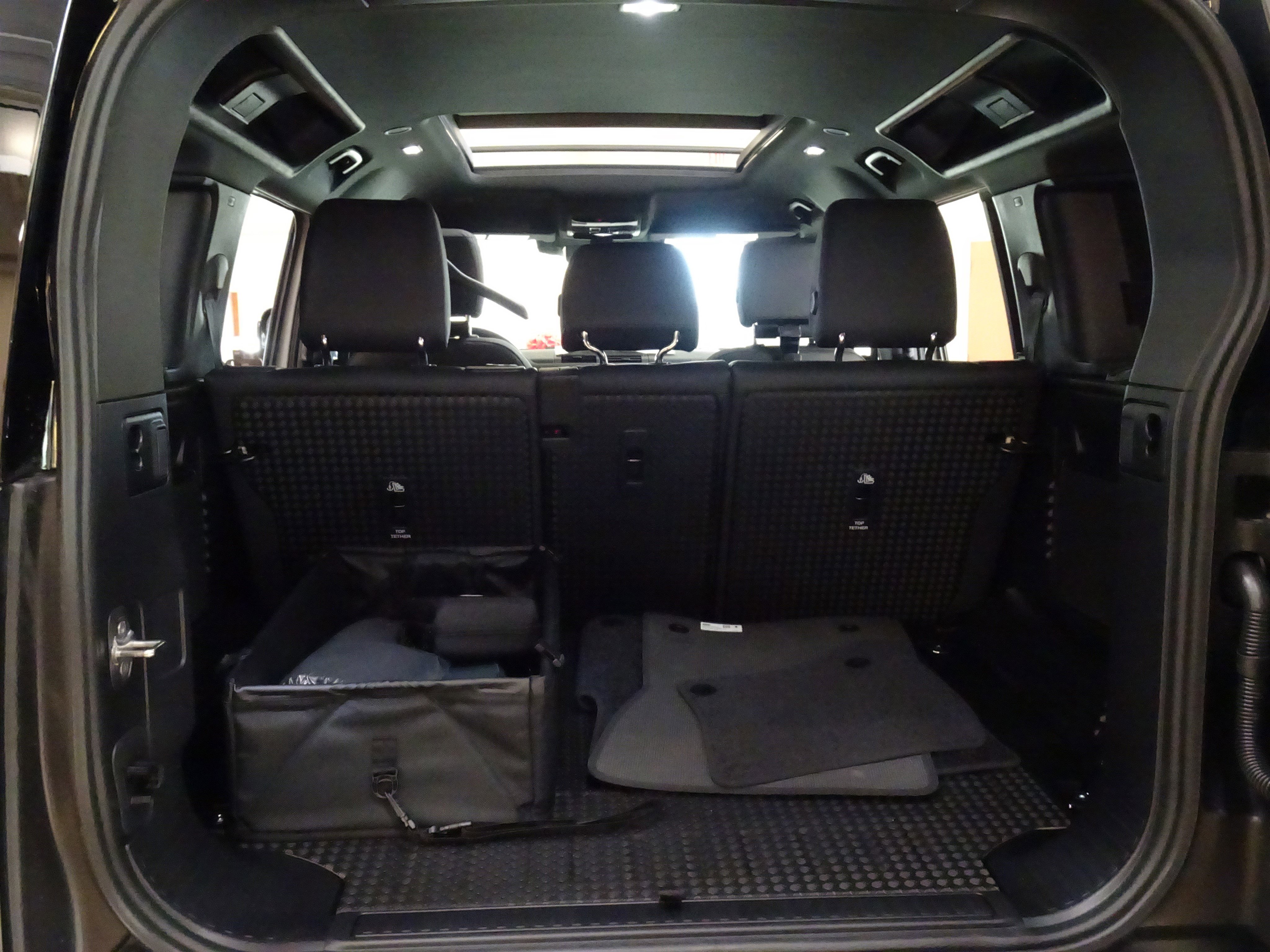 New 2026 Land Rover Defender 110 S image 11