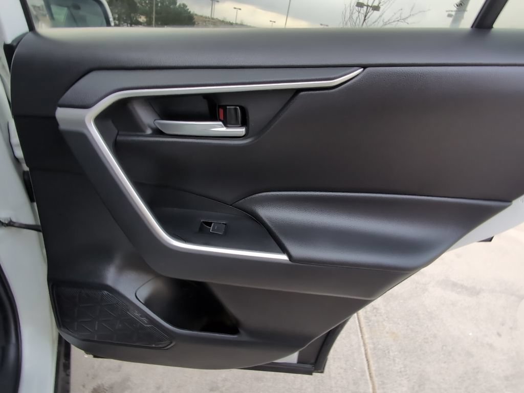 Used 2023 Toyota RAV4 XLE AWD/4WD image 29