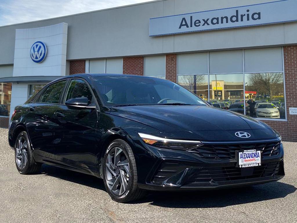 Used 2025 Hyundai Elantra SEL FWD image 1