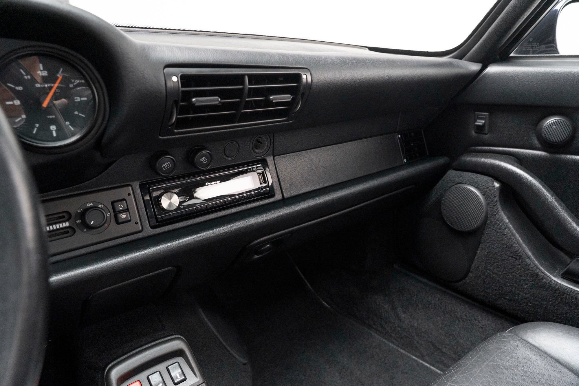 Used 1996 Porsche 911 Carrera 4S AWD/4WD image 27
