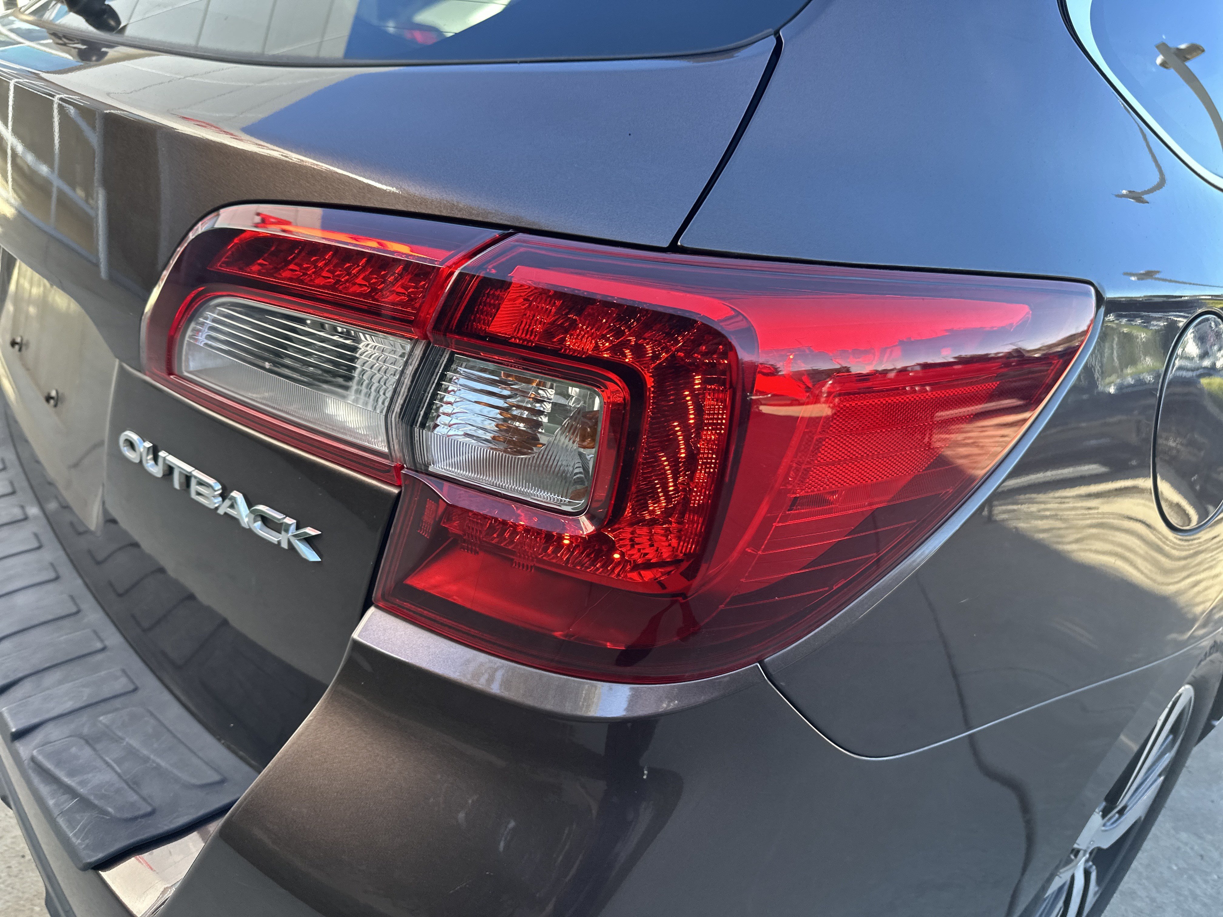 Used 2019 Subaru Outback 2.5i Limited AWD/4WD image 12
