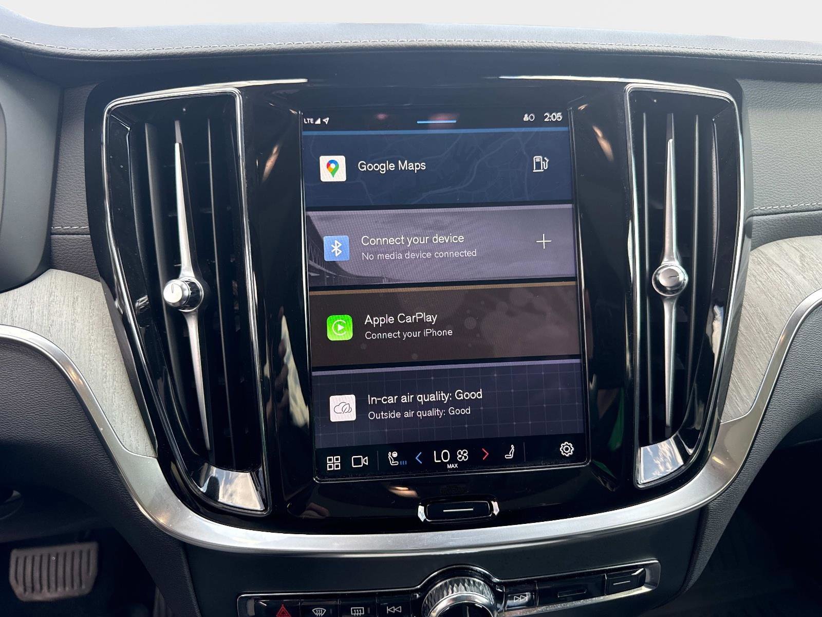 Used 2025 Volvo V60 B5 Cross Country Ultra w/ Climate Package image 23