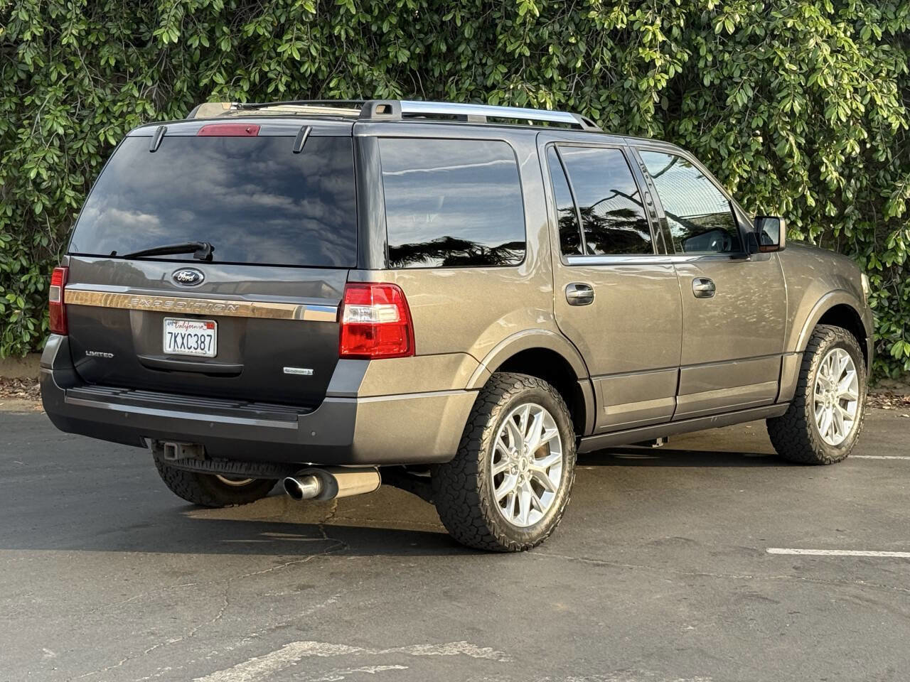 Used 2015 Ford Expedition Limited w/ Equipment Group 301A image 8